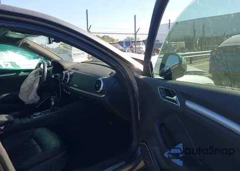 2018 Audi A3 2.0T Premium/2.0T Tech Premium z USA, uszkodzony, nr VIN WAUGUGFF1J1051085